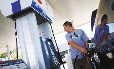 全球石油市場不斷波動 全球石油市場不斷波動