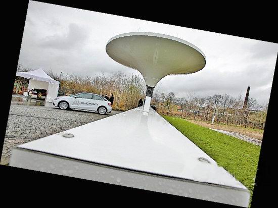 太陽(yáng)能汽車(chē)充電站 太陽(yáng)能汽車(chē)充電站